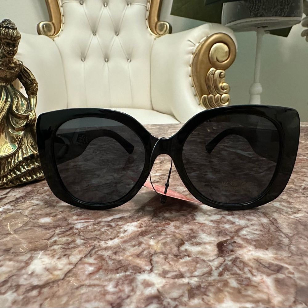 Elegant Black Sunglasses -NWT